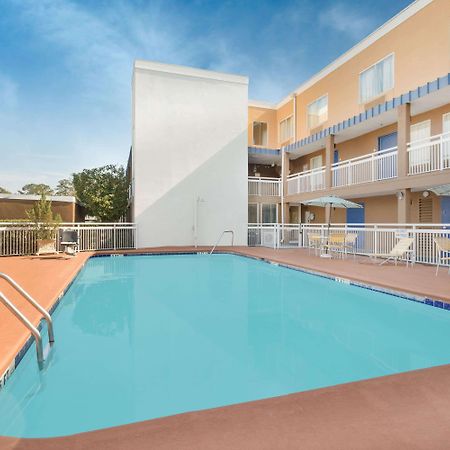 Baymont By Wyndham Savannah Midtown Exterior foto